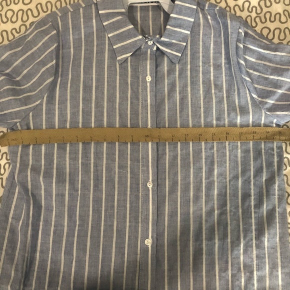 {1 Left}✨HP✨Blue Pin Striped Button Up - Picture 3 of 4